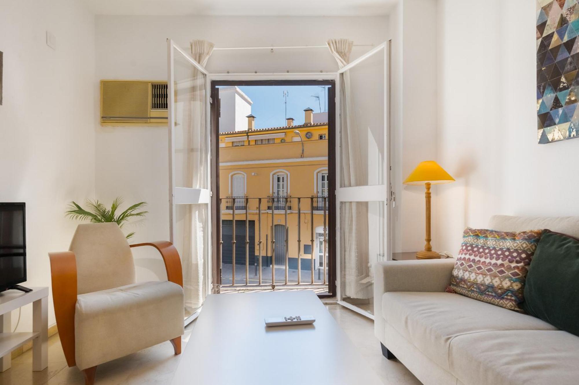 Bright Apt. Puerta Osario 3 Bedrooms 2 Bathrooms Sevilla