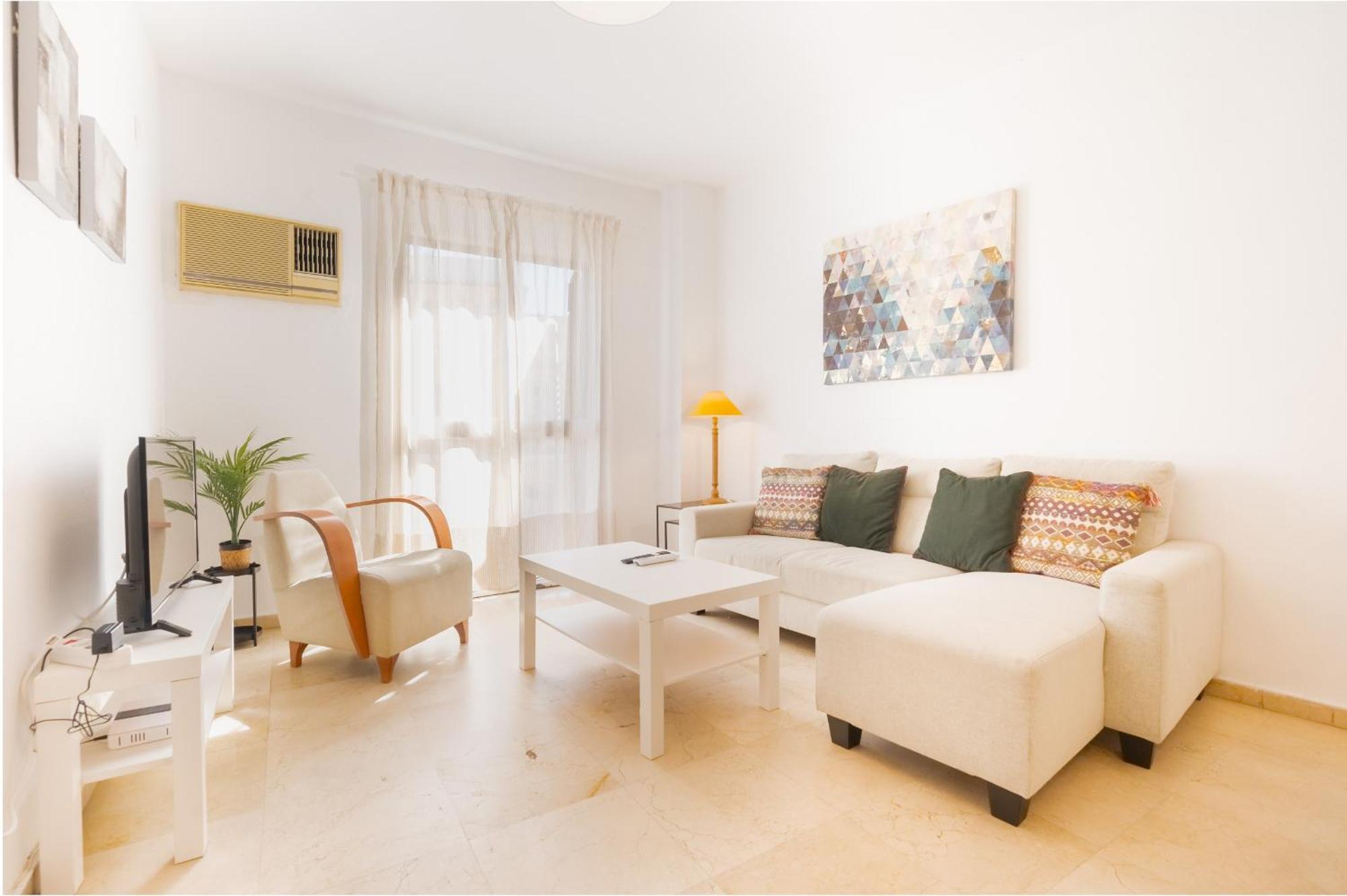 Bright Apt. Puerta Osario 3 Bedrooms 2 Bathrooms * Sevilla